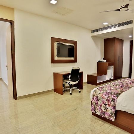 Royal Imperio Hotel ฟารีดาบัด ภายนอก รูปภาพ