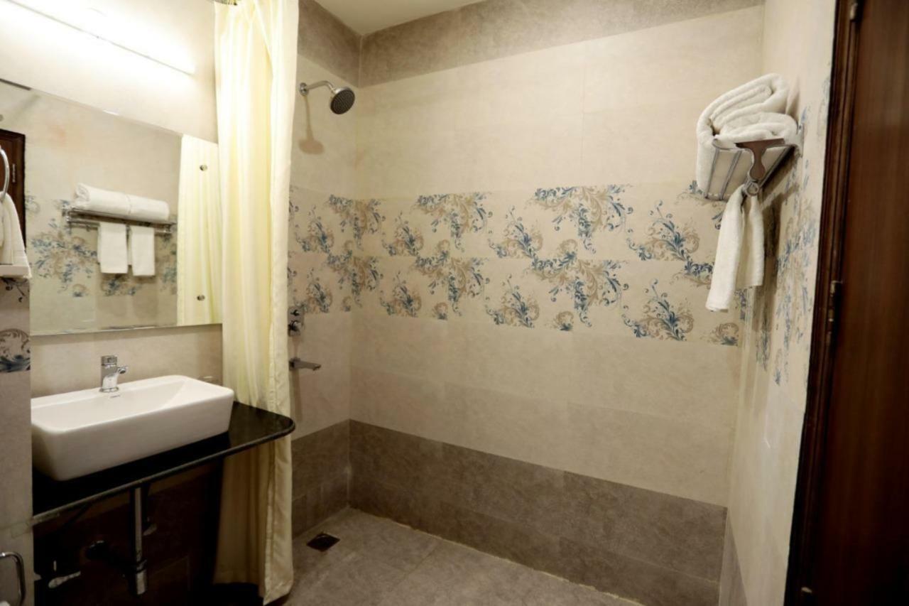 Royal Imperio Hotel ฟารีดาบัด ภายนอก รูปภาพ