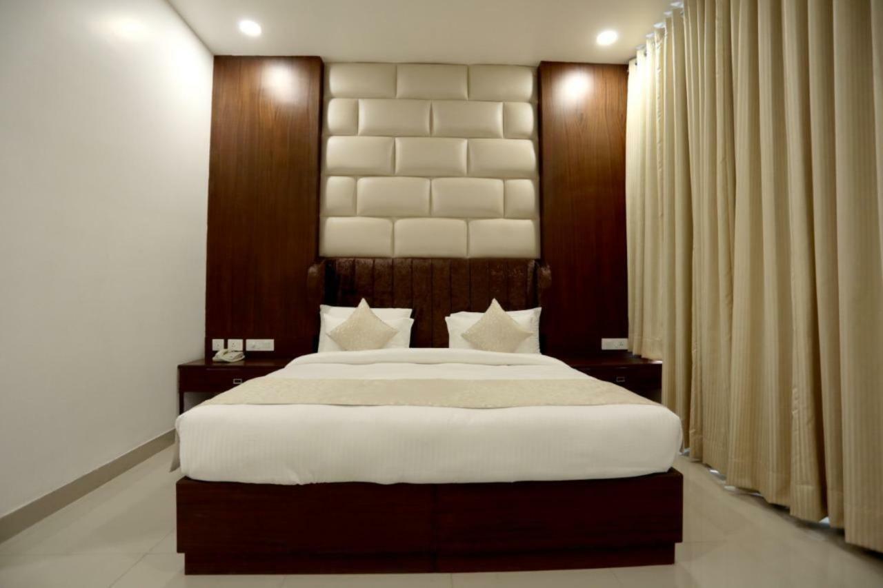 Royal Imperio Hotel ฟารีดาบัด ภายนอก รูปภาพ