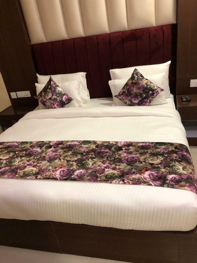 Royal Imperio Hotel ฟารีดาบัด ภายนอก รูปภาพ