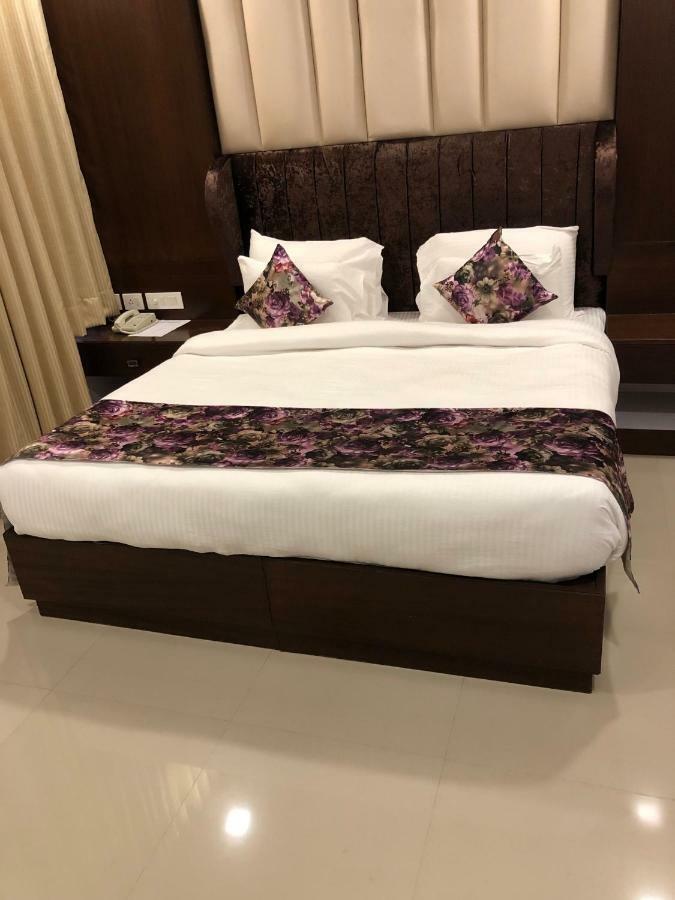 Royal Imperio Hotel ฟารีดาบัด ภายนอก รูปภาพ