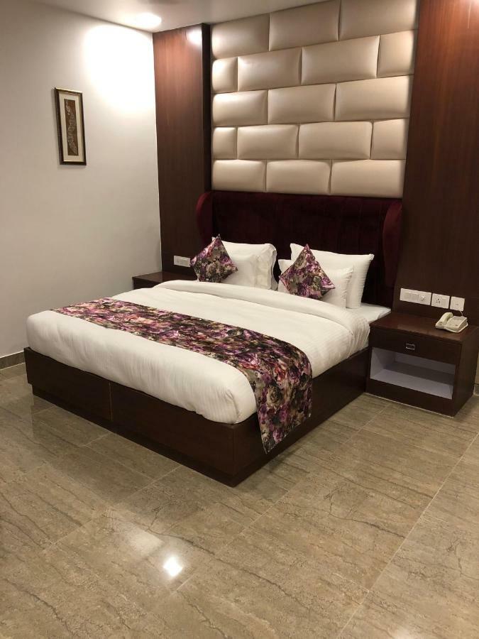 Royal Imperio Hotel ฟารีดาบัด ภายนอก รูปภาพ