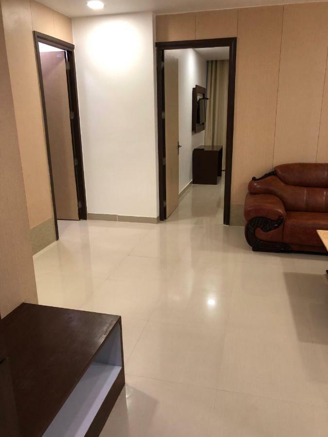 Royal Imperio Hotel ฟารีดาบัด ภายนอก รูปภาพ