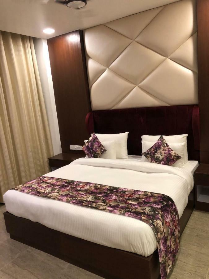 Royal Imperio Hotel ฟารีดาบัด ภายนอก รูปภาพ