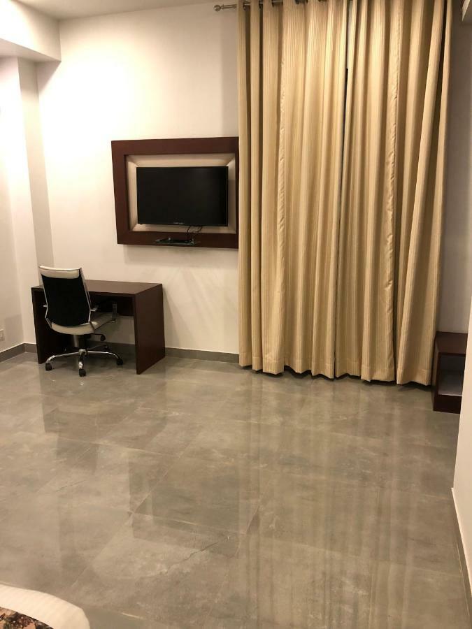 Royal Imperio Hotel ฟารีดาบัด ภายนอก รูปภาพ