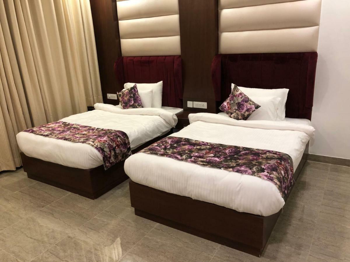 Royal Imperio Hotel ฟารีดาบัด ภายนอก รูปภาพ