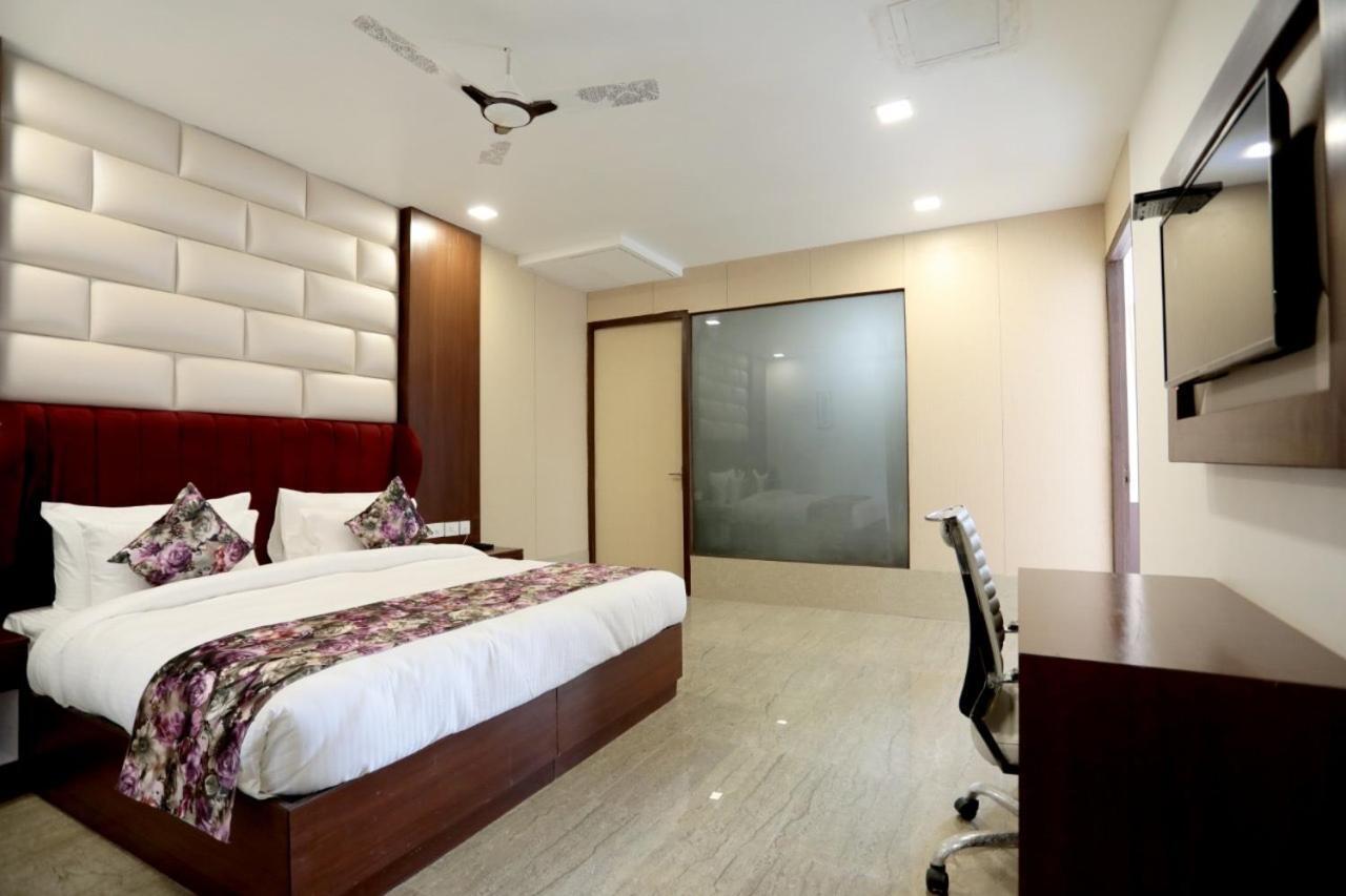 Royal Imperio Hotel ฟารีดาบัด ภายนอก รูปภาพ