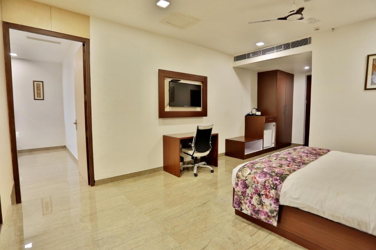 Royal Imperio Hotel ฟารีดาบัด ภายนอก รูปภาพ